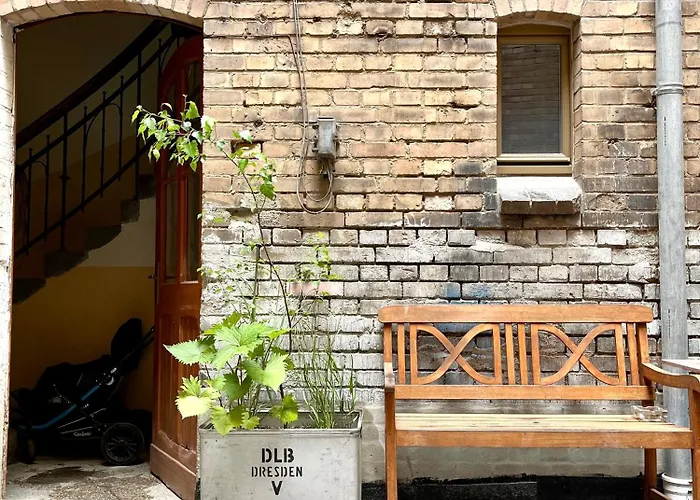 Sueper In Halles Altstadt Mit Blick Aufs Haendelhaus Daire *